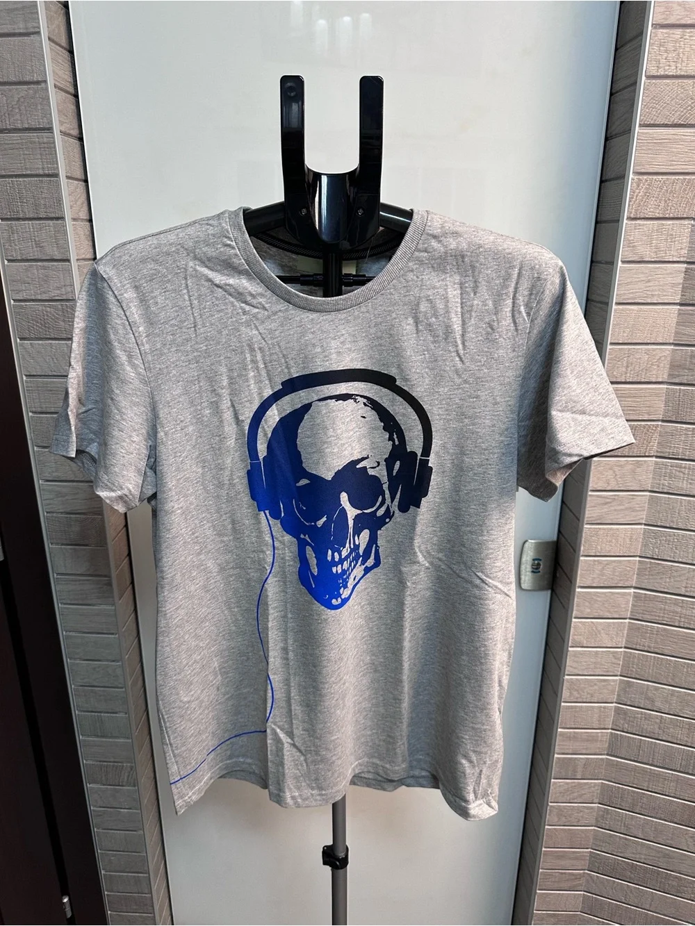 Adidas Vintage NEO Men’s Blue Skull Gray Short Sleeve Tee with Blue Graphic